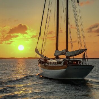 Crossing from Florida to Bahamas by boat